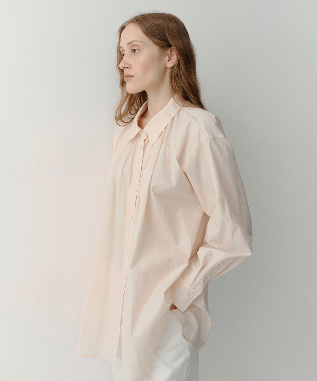 이아(EAAH) HIGH NECK SHIRRING SHIRT (PEACH)