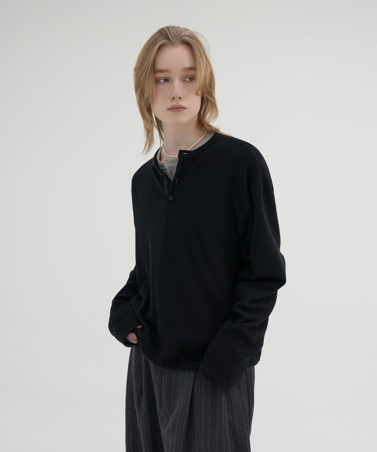 노운(NOUN) pique henley t-shirts (black)