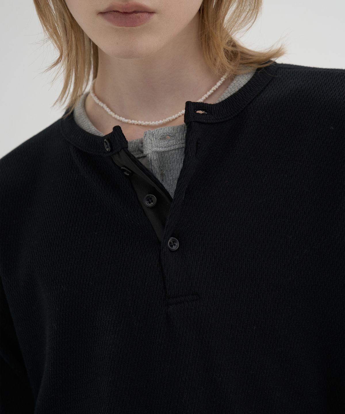 노운(NOUN) pique henley t-shirts (black)