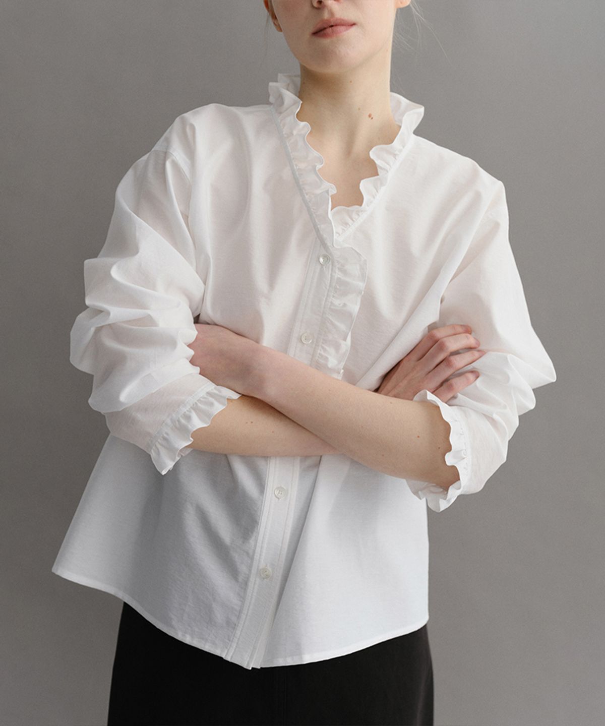 이아(EAAH) COVE RUFFLE SHIRT (WHITE)