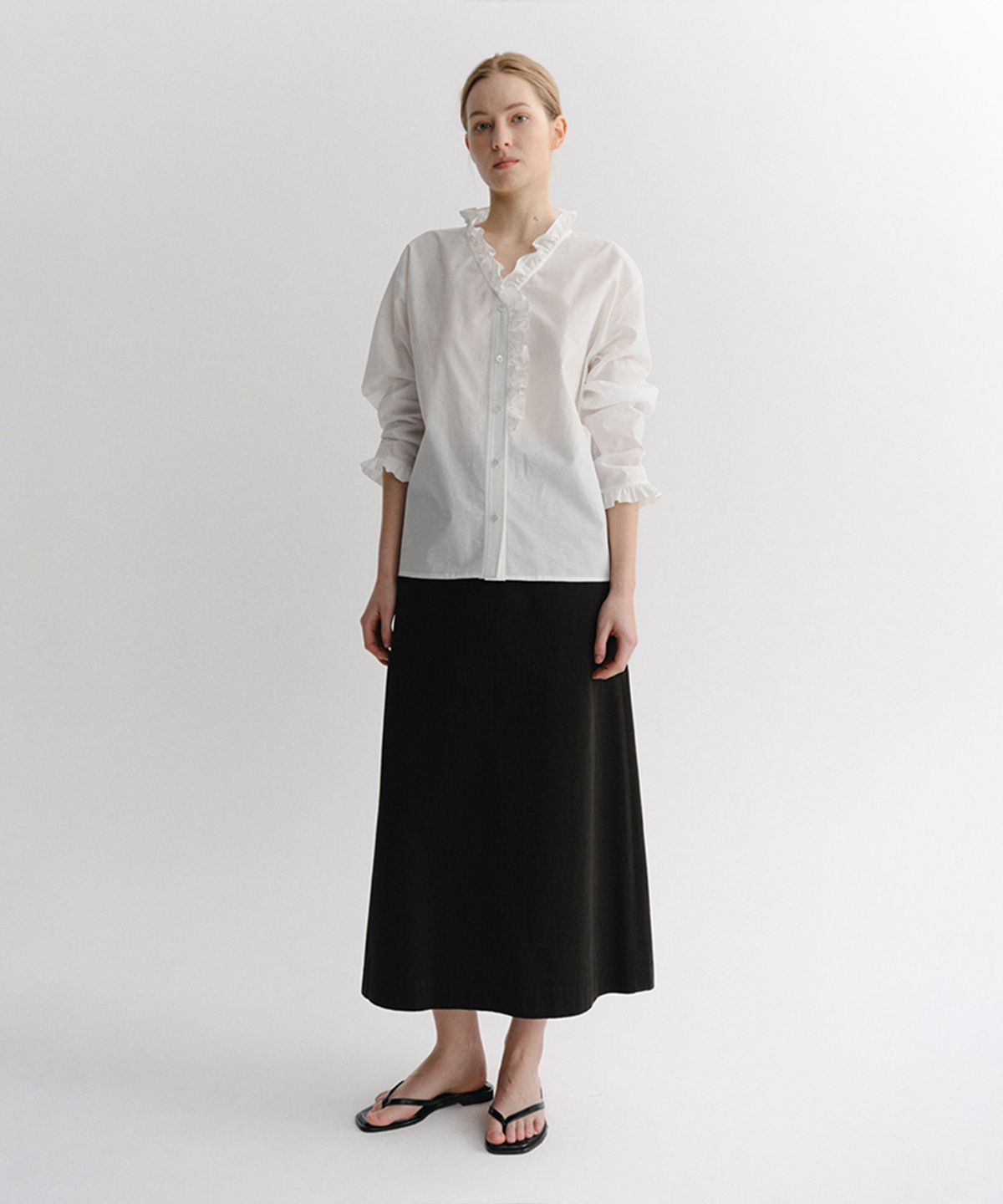 이아(EAAH) COVE RUFFLE SHIRT (WHITE)