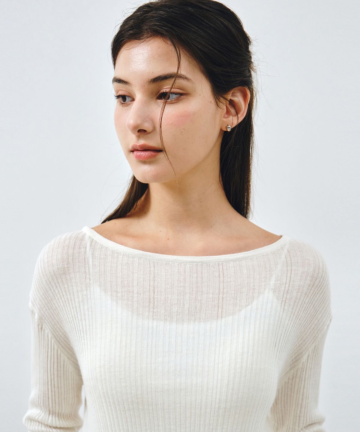몽돌(MONGDOL) 시스루 레이스업 니트 블라우스 화이트 MDBL009WHITE
