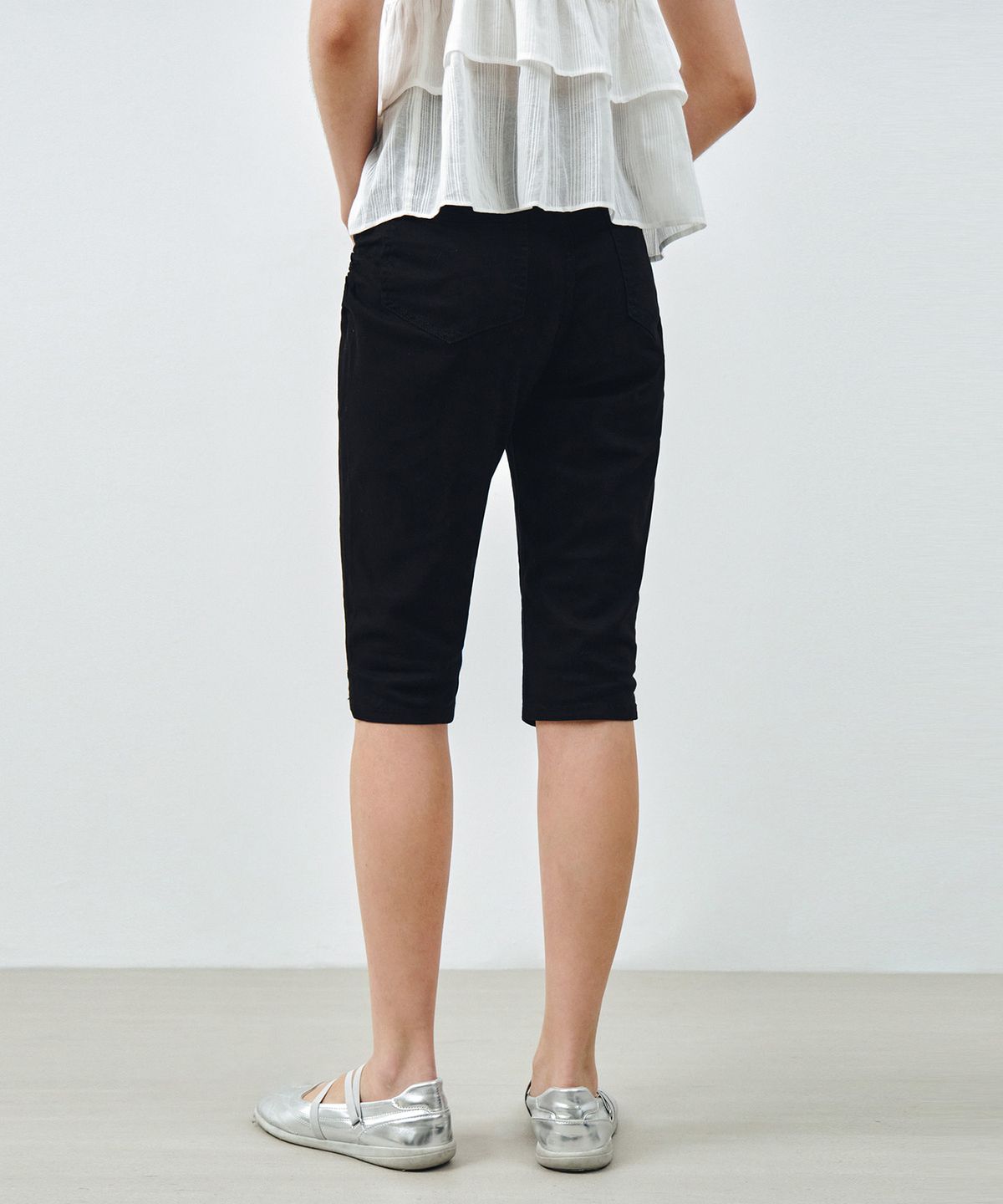 몽돌(MONGDOL) 사이드 셔링 카프리 팬츠 블랙 MDPT081BLACK
