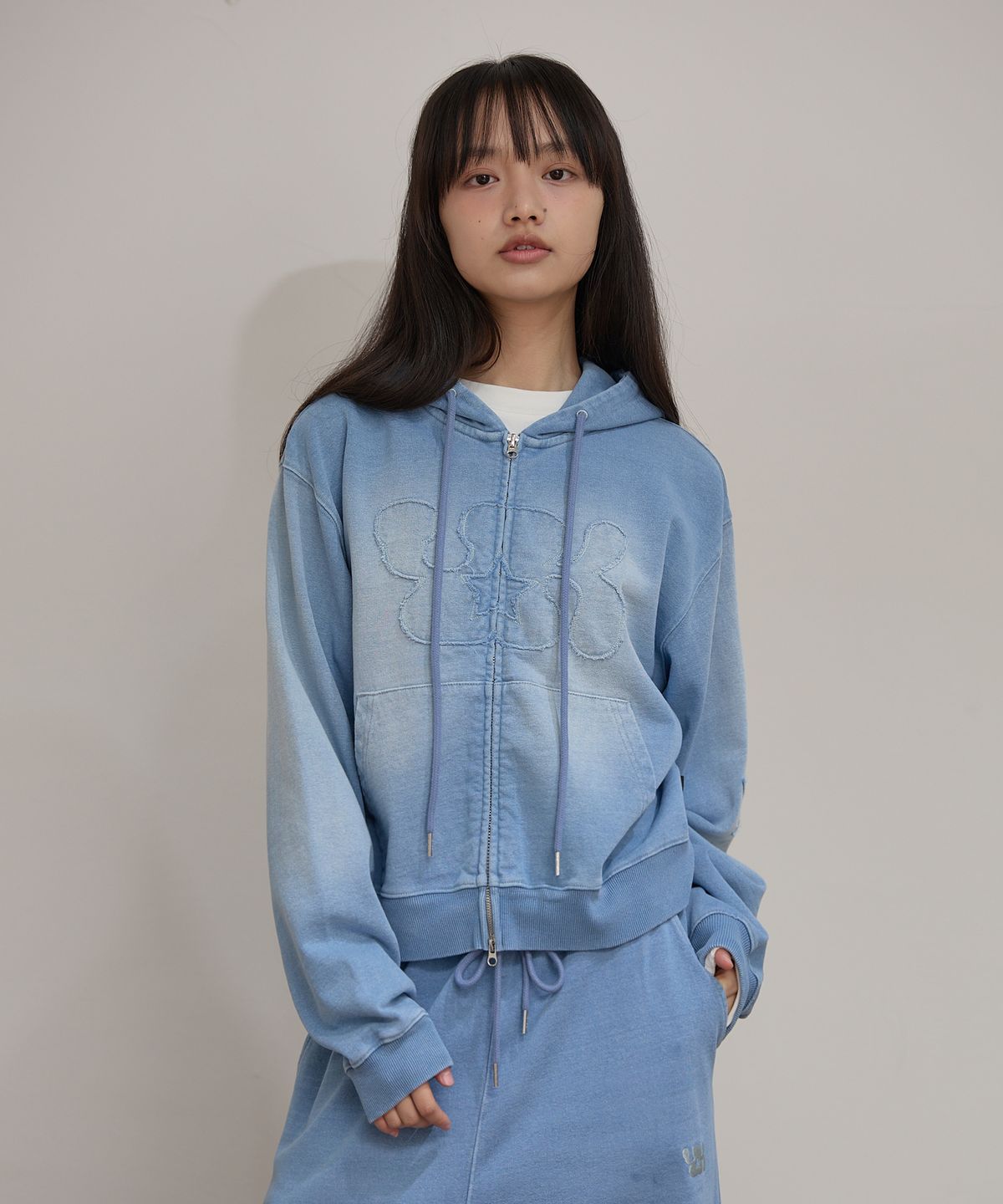 와이케이(WAIKEI) YK 아플리케 데님 후드 집업 라이트블루