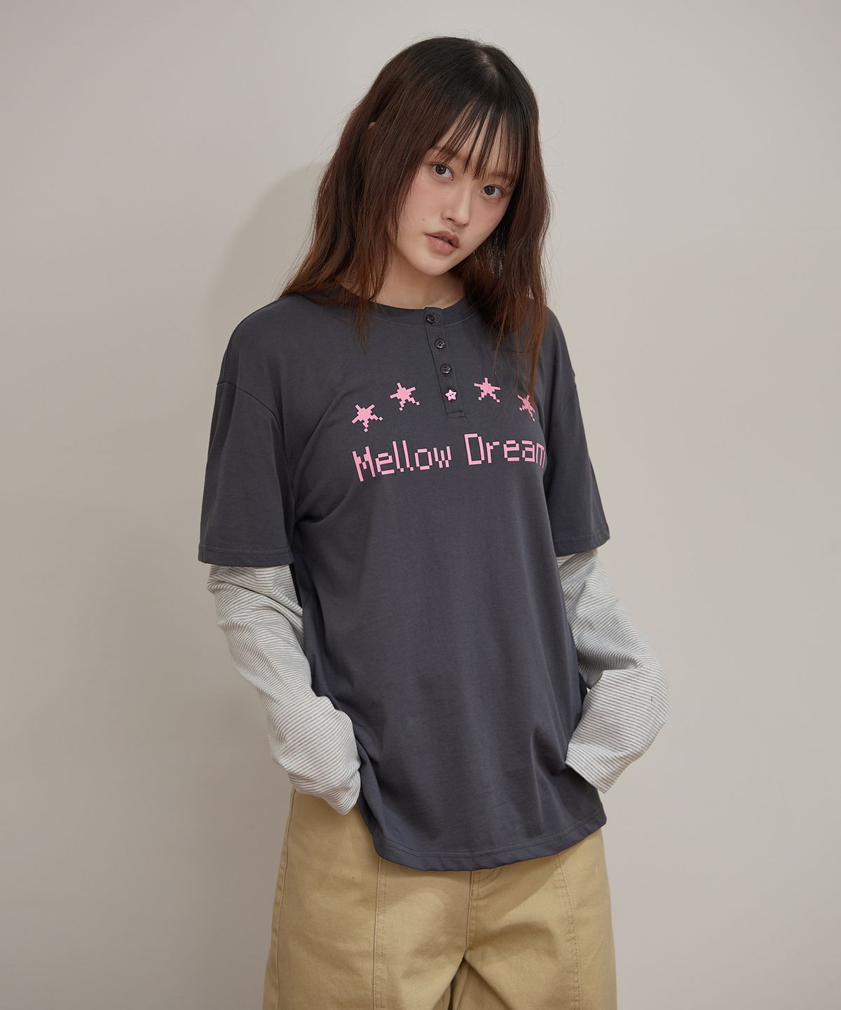 와이케이(WAIKEI) MELLOW DREAM 스트라이프 레이어드 티셔츠 차콜
