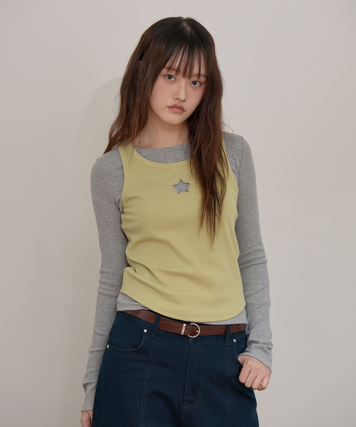 와이케이(WAIKEI) 스타 컷아웃 탑 SET 레이어드 티셔츠 그레이