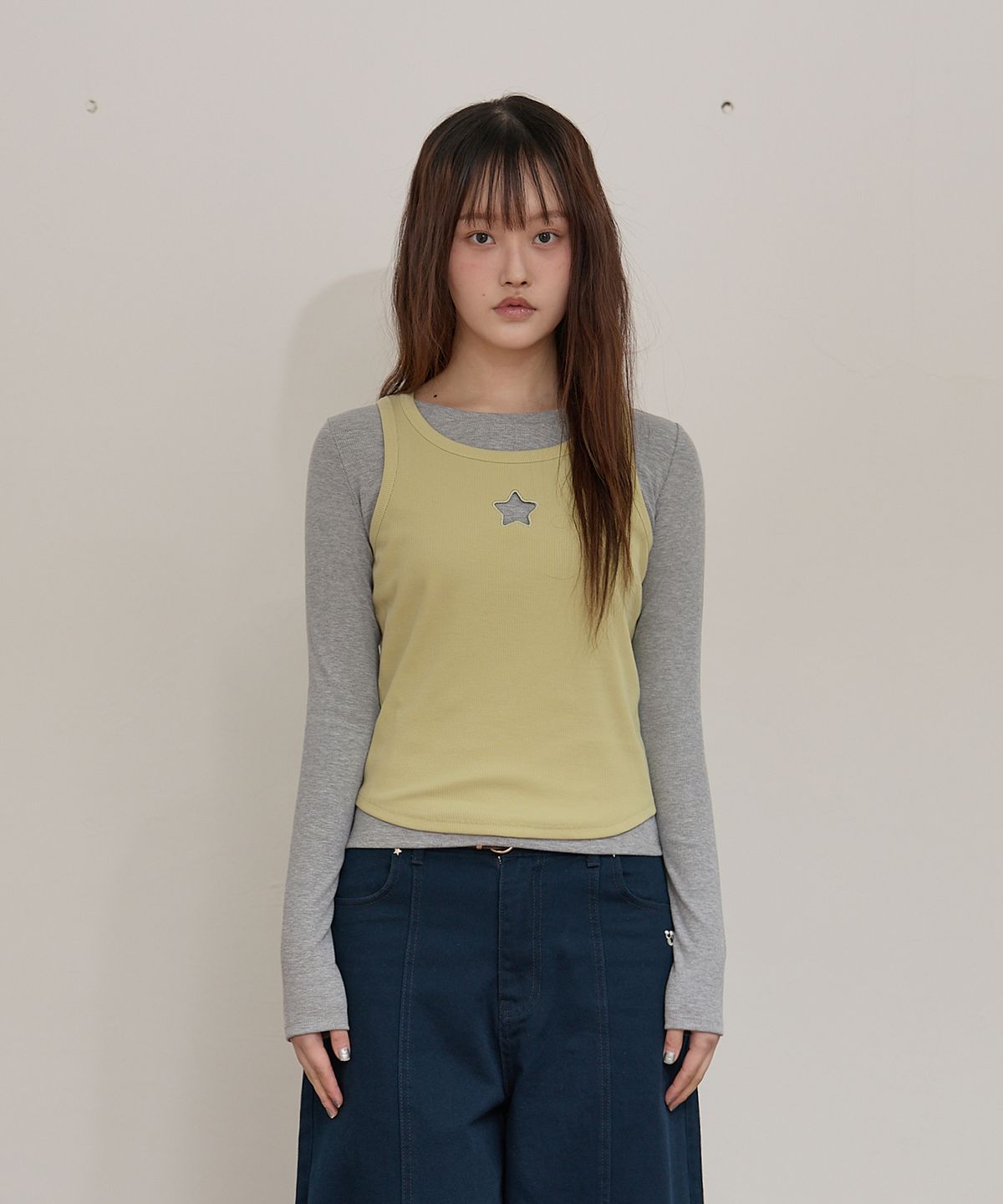 와이케이(WAIKEI) 스타 컷아웃 탑 SET 레이어드 티셔츠 그레이