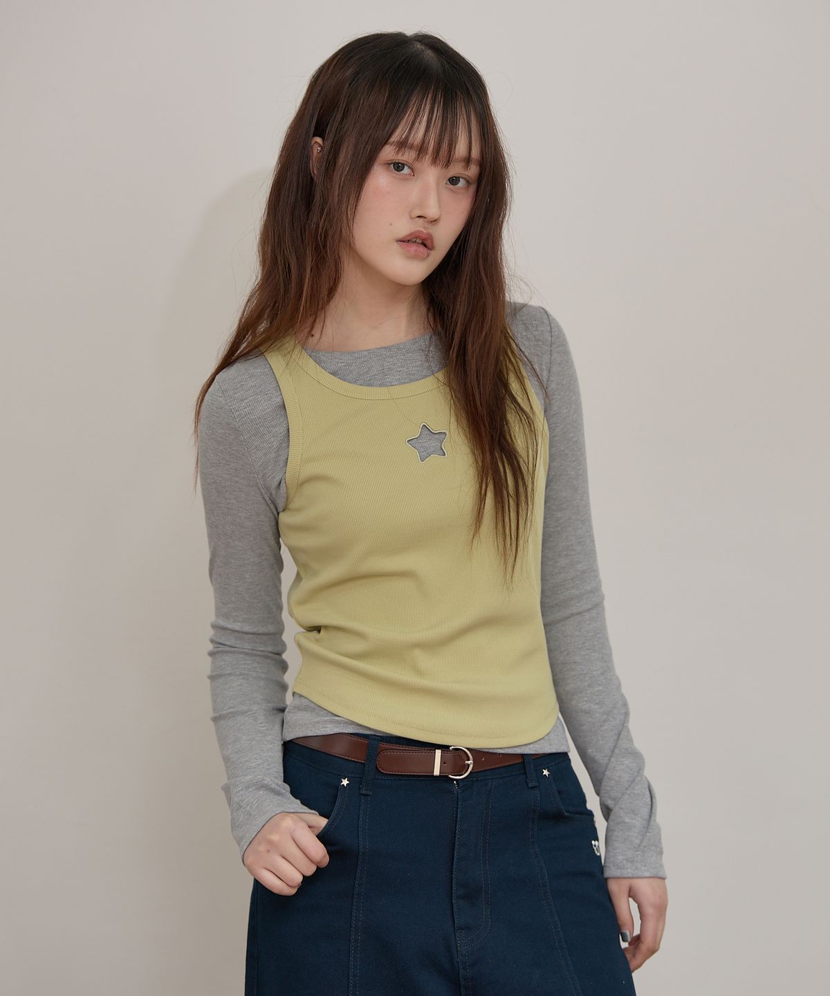 와이케이(WAIKEI) 스타 컷아웃 탑 SET 레이어드 티셔츠 그레이