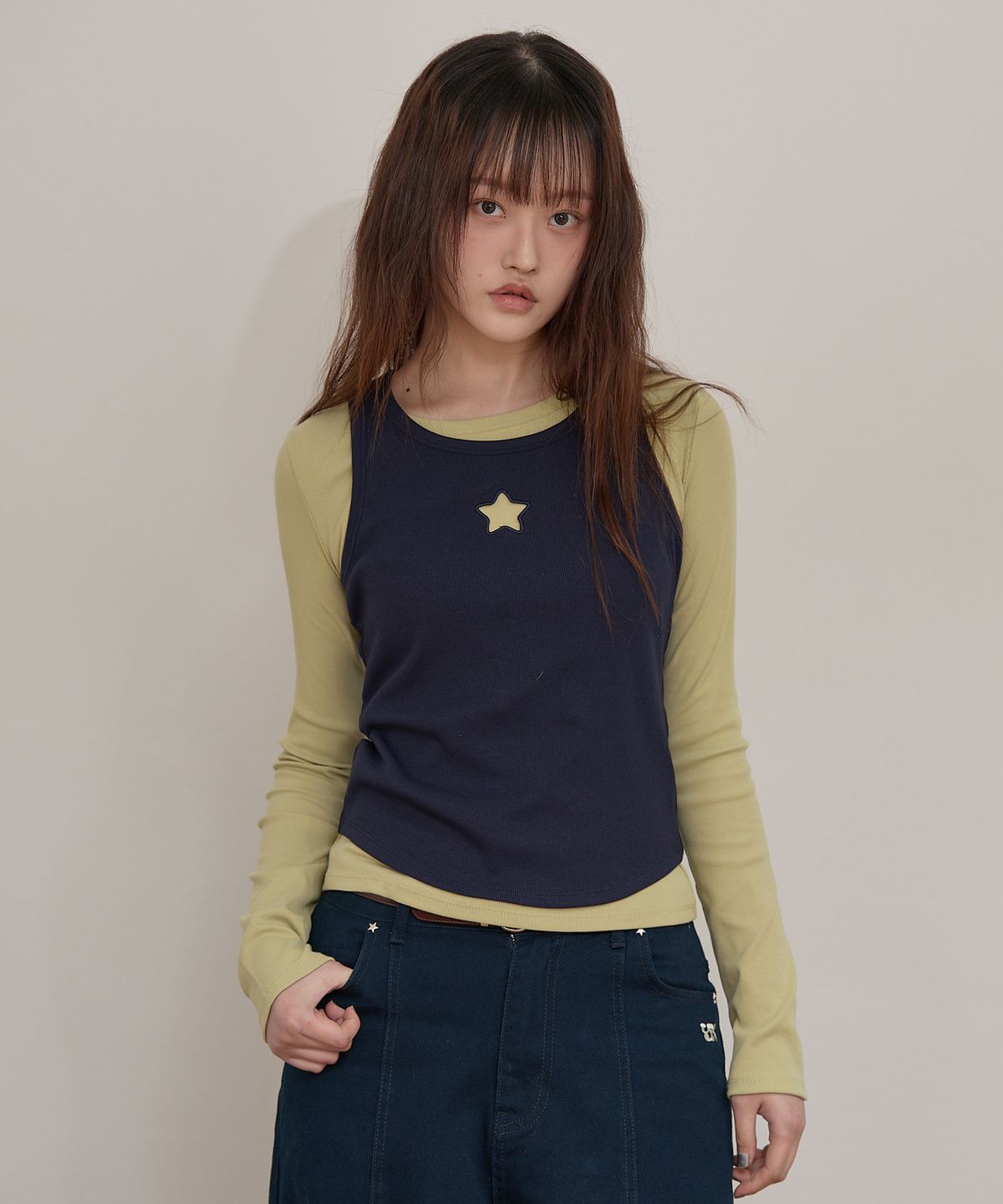 와이케이(WAIKEI) 스타 컷아웃 탑 SET 레이어드 티셔츠 세이지그린