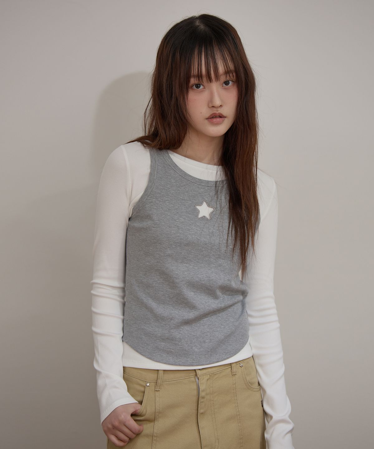 와이케이(WAIKEI) 스타 컷아웃 탑 SET 레이어드 티셔츠 아이보리