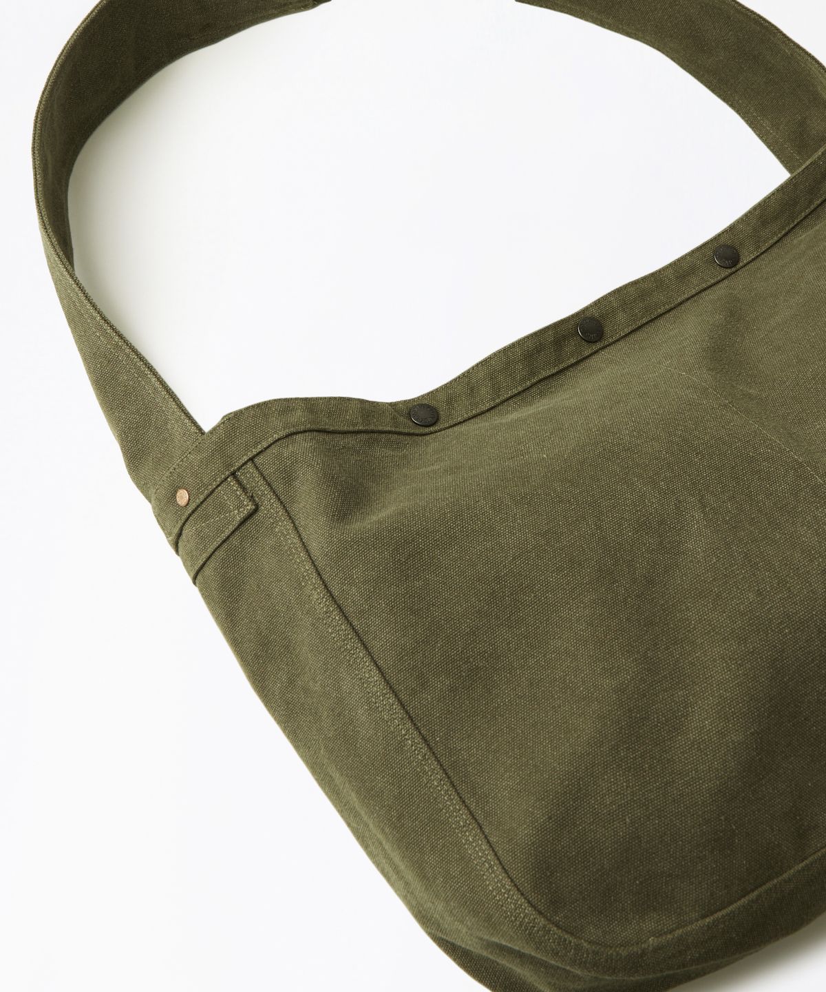 아웃스탠딩(OUTSTANDING) NEWSPAPER BAG_OLIVE