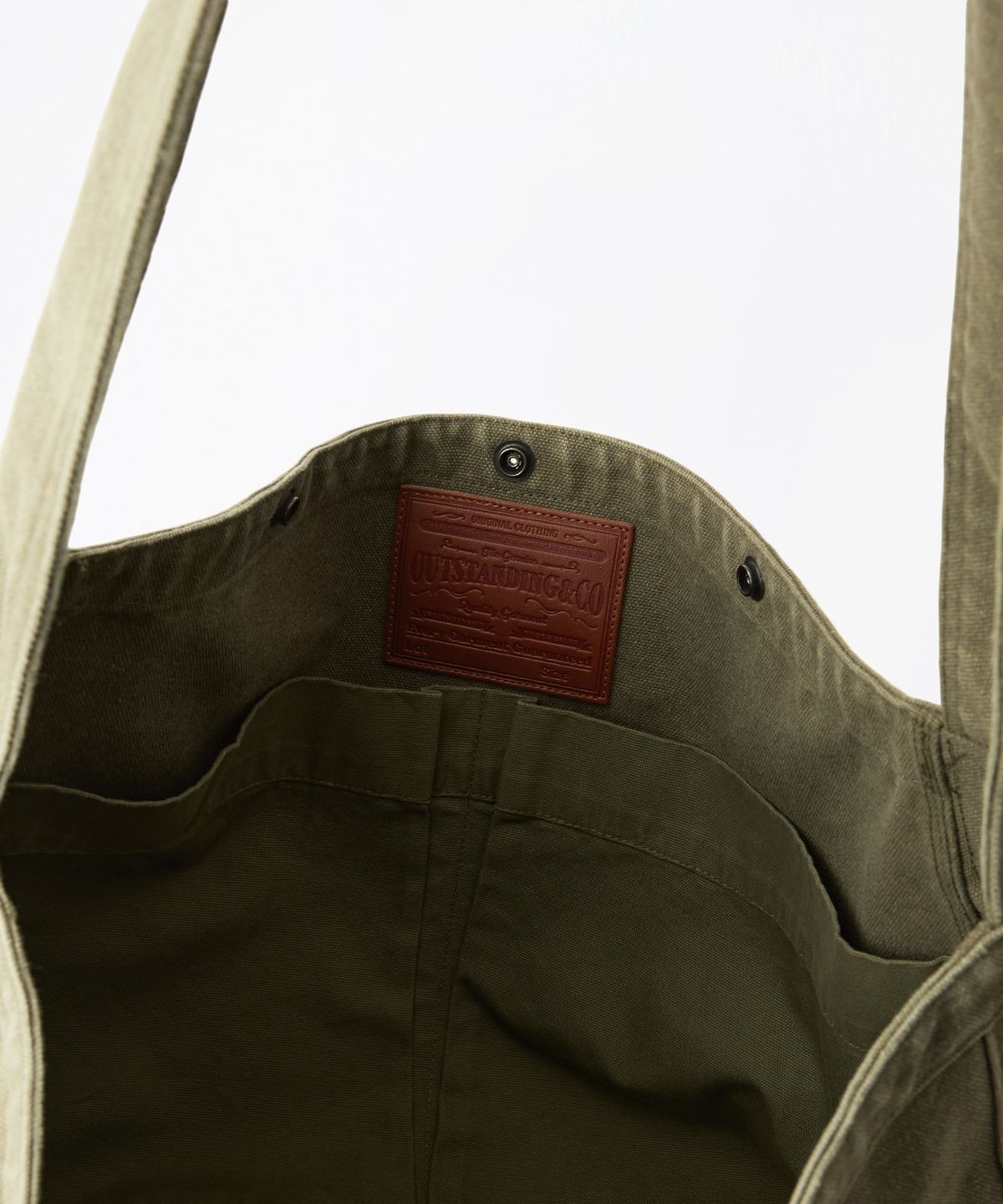 아웃스탠딩(OUTSTANDING) NEWSPAPER BAG(INDEPENDENT)_OLIVE