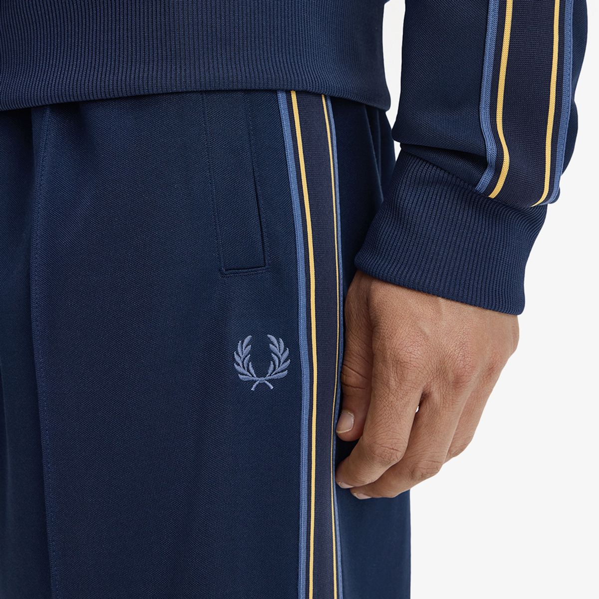 프레드페리(FRED PERRY) [Sport] 트램라인 테잎 트랙 팬츠 - 테니스 블루 AFPM261T309-X86