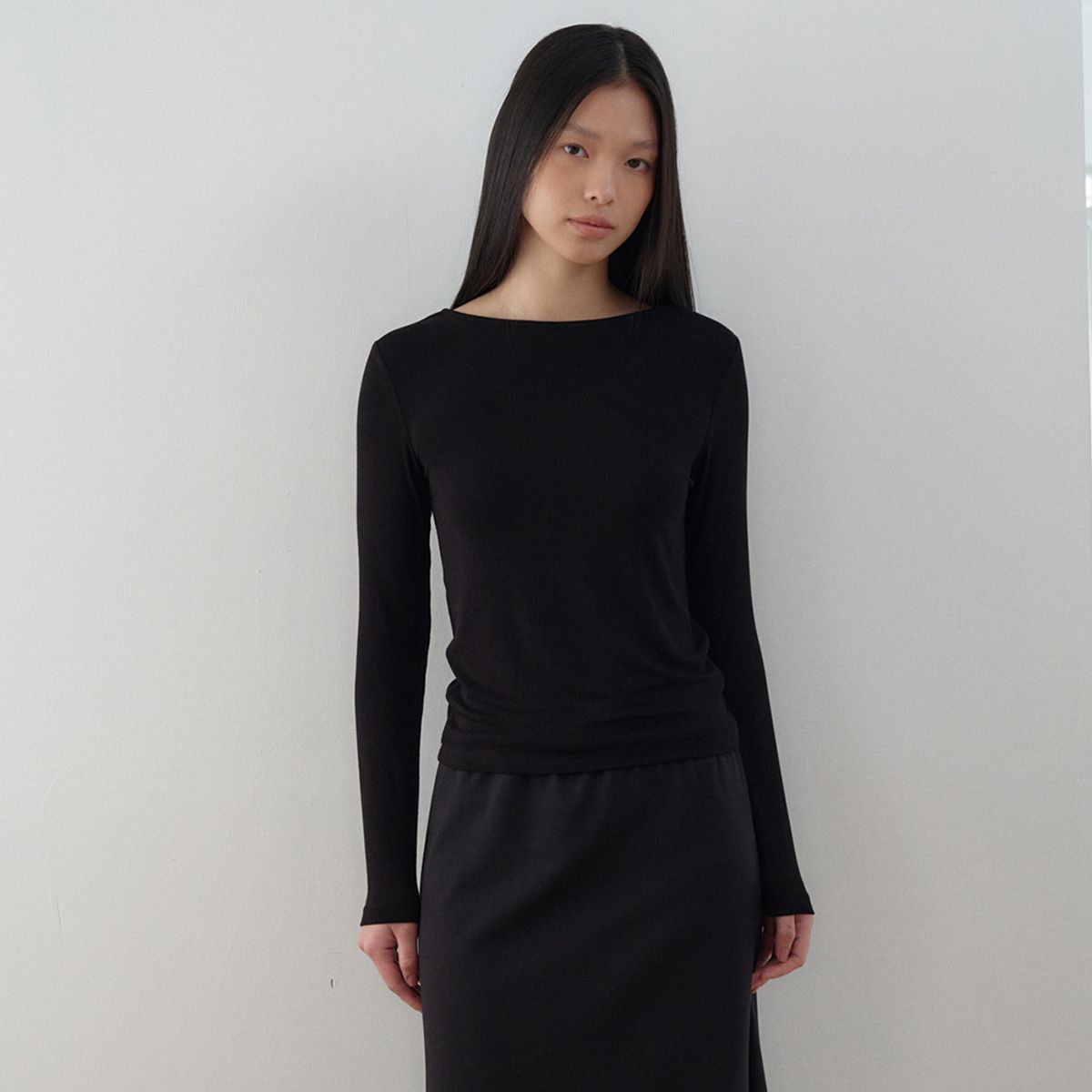 노우드(NOEUD) Reverse Tee (Black)