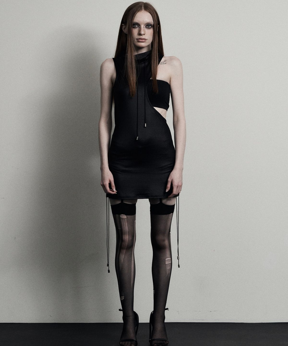 피아체(PIARCHE) CUT OUT DRESS_BLACK