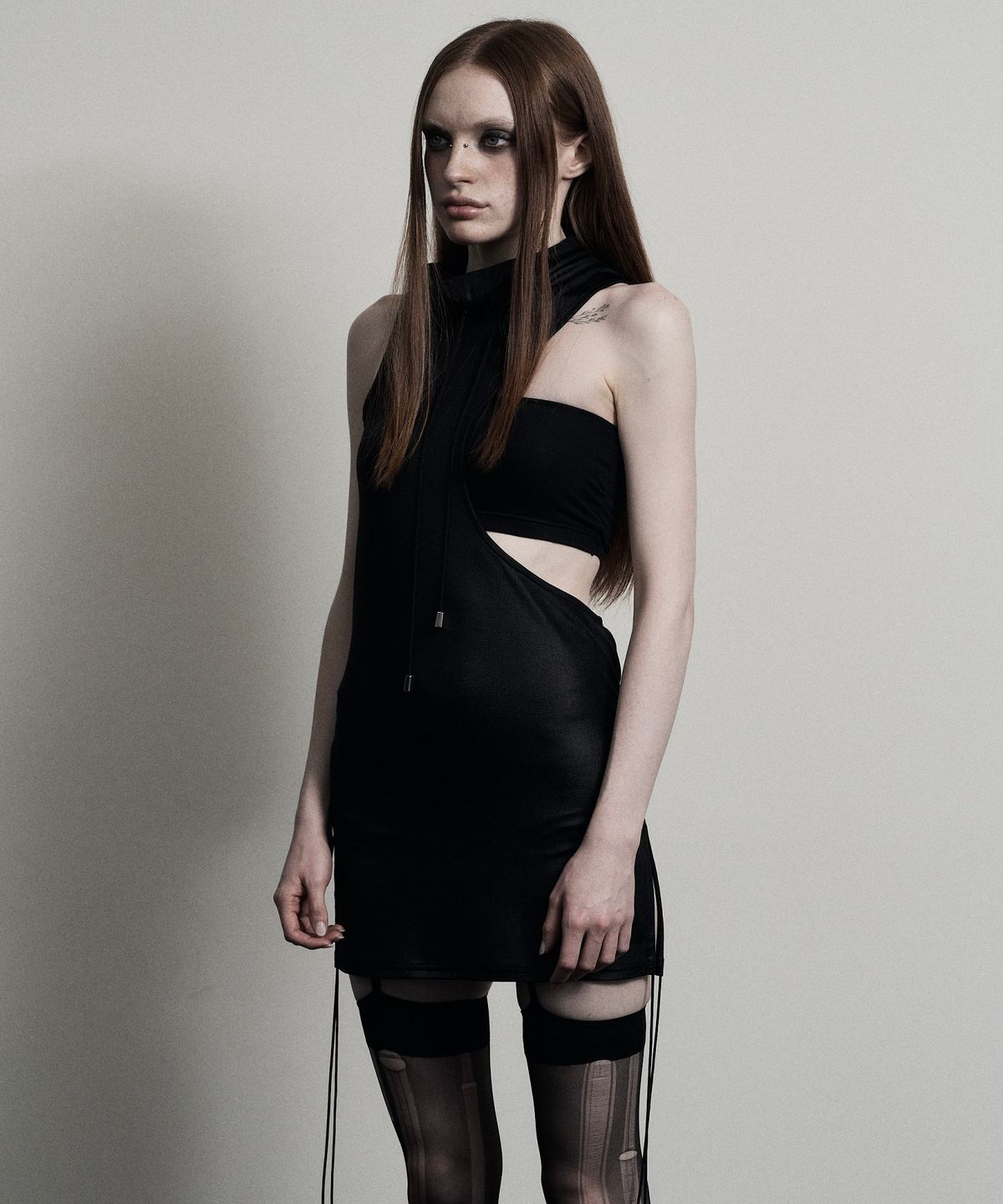 피아체(PIARCHE) CUT OUT DRESS_BLACK