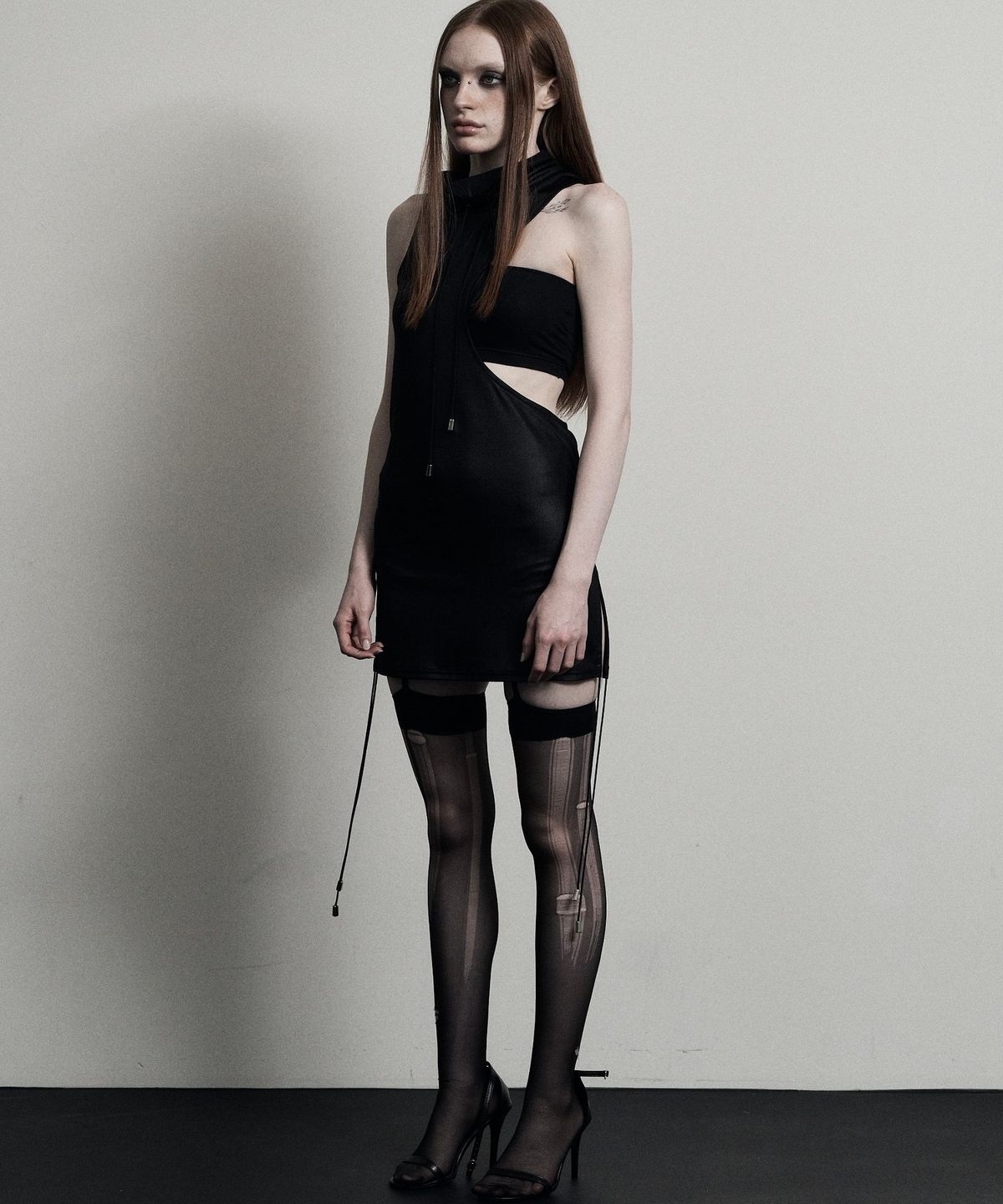 피아체(PIARCHE) CUT OUT DRESS_BLACK