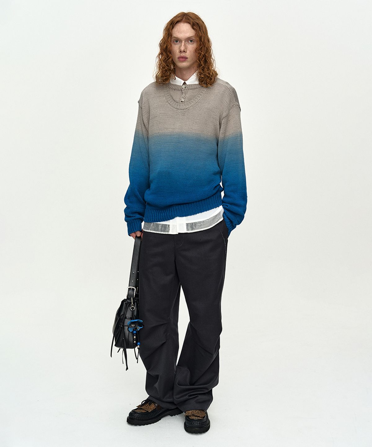 앤더슨벨(ADSB ANDERSSON BELL) GRADIENT HENRY-NECK SWEATER atb1412m(BEIGE/BLUE)