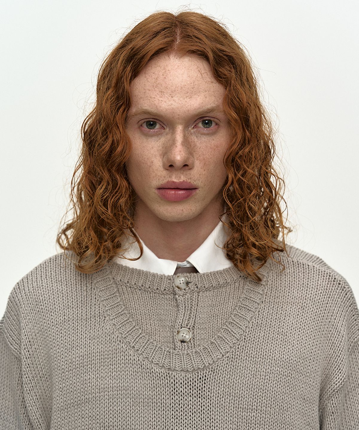 앤더슨벨(ADSB ANDERSSON BELL) GRADIENT HENRY-NECK SWEATER atb1412m(BEIGE/BLUE)