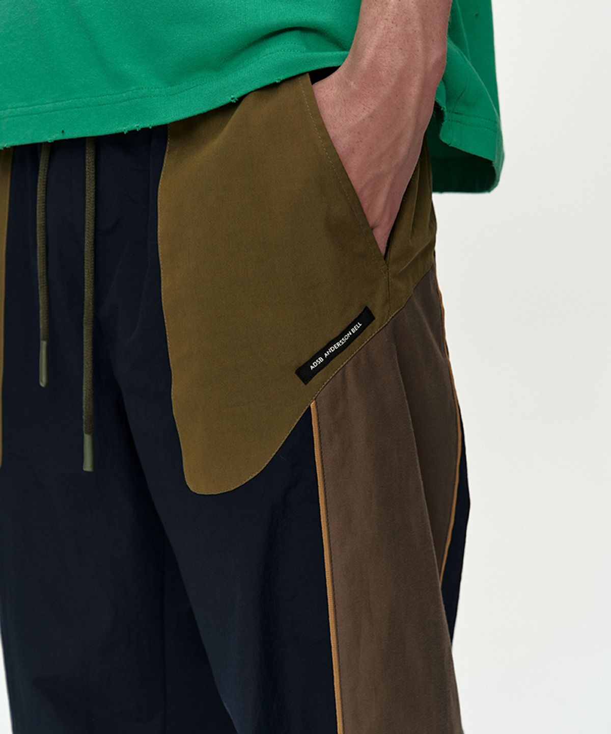 앤더슨벨(ADSB ANDERSSON BELL) UNISEX COLOR BLOCK NYLON TRACK PANTS apa876u(NAVY/KHAKI)