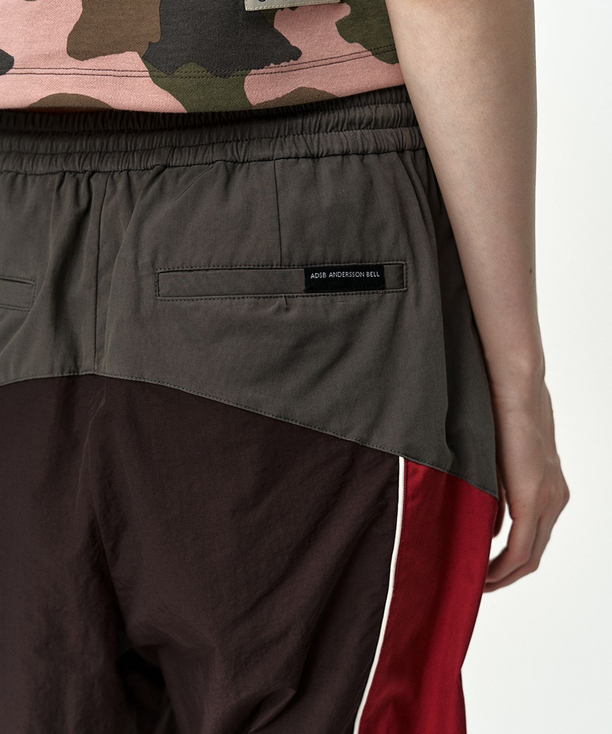 앤더슨벨(ADSB ANDERSSON BELL) UNISEX COLOR BLOCK NYLON TRACK PANTS apa876u(RED/BROWN)