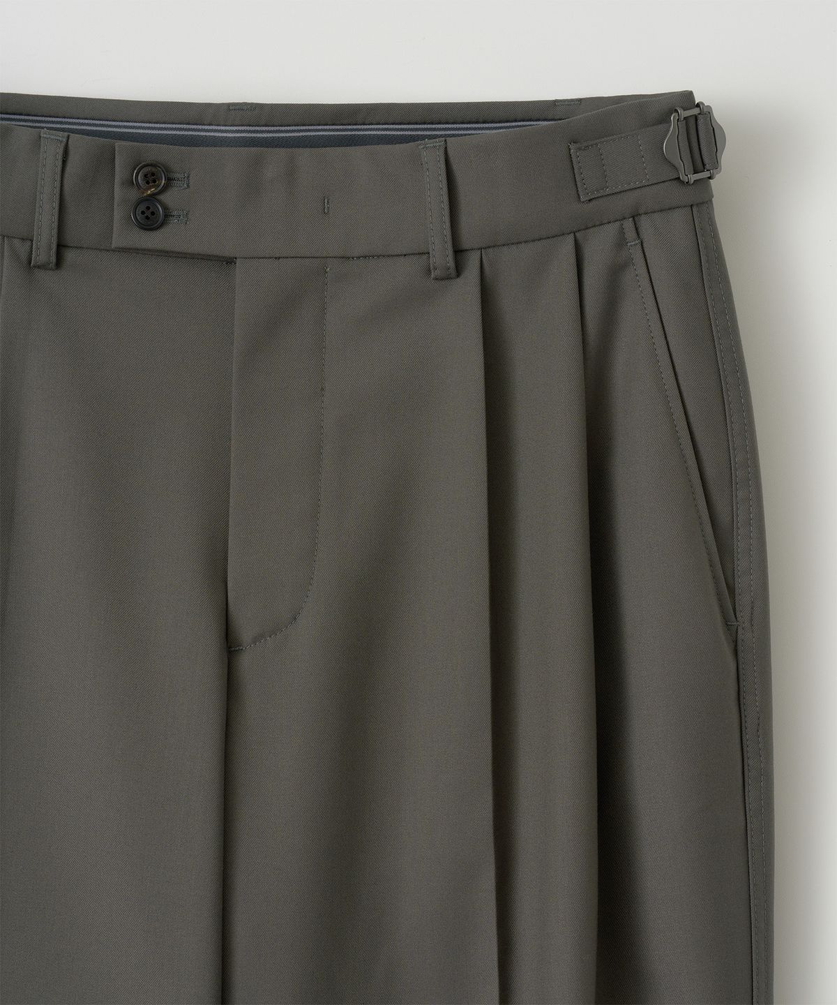 어나더 오피스(ANOTHER OFFICE) [SS] Santiago Slacks Flexible 30L (Olive Gray)