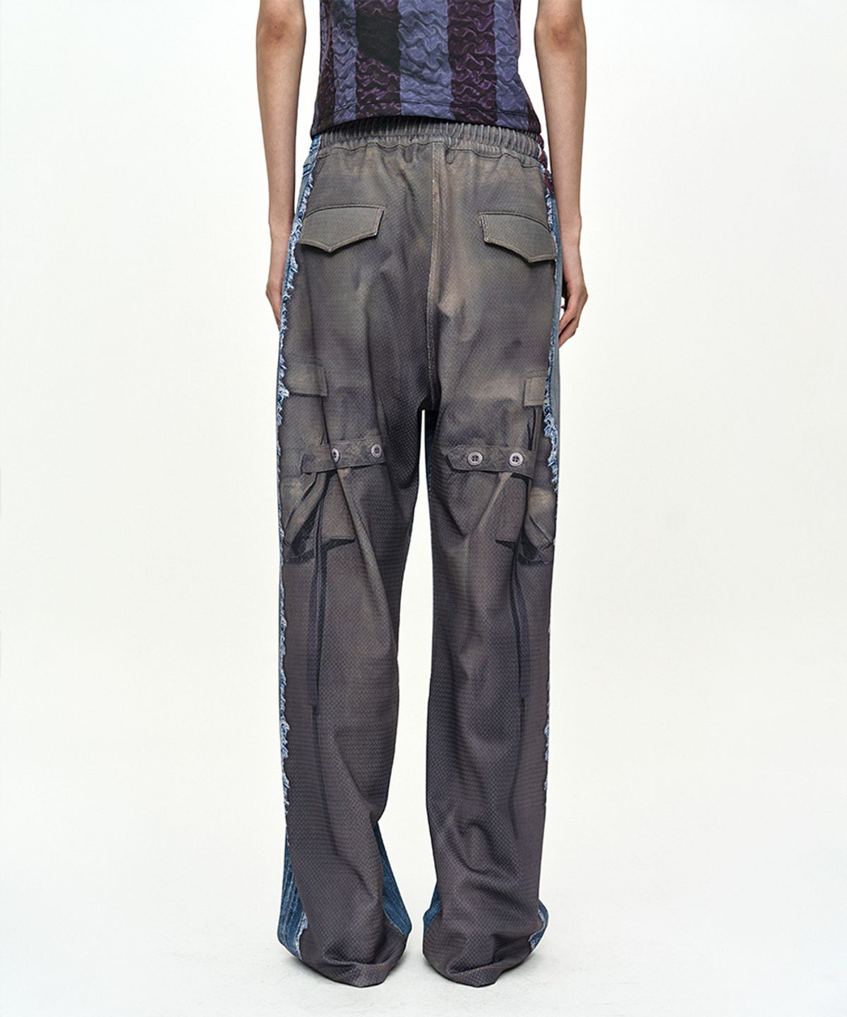 앤더슨벨(ADSB ANDERSSON BELL) DENIM & CARGO TROMPE LOEIL MESH PANTS apa922u(MID BLUE/KHAKI)
