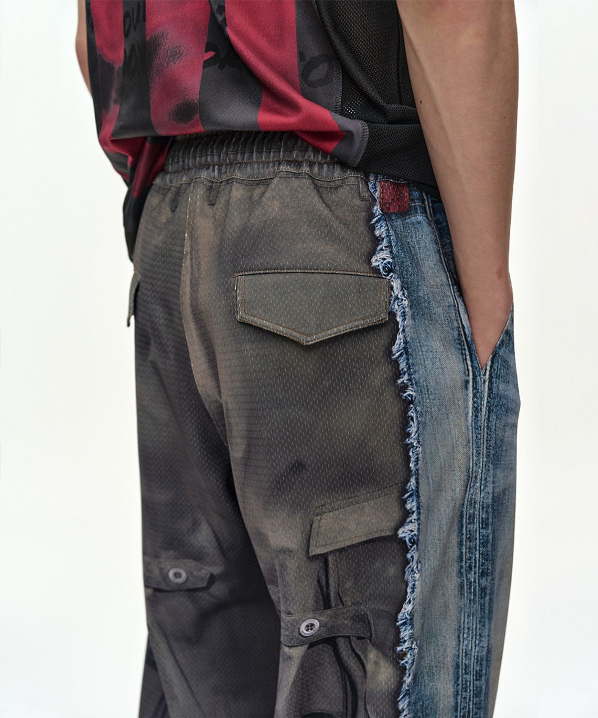 앤더슨벨(ADSB ANDERSSON BELL) DENIM & CARGO TROMPE LOEIL MESH PANTS apa922u(MID BLUE/KHAKI)