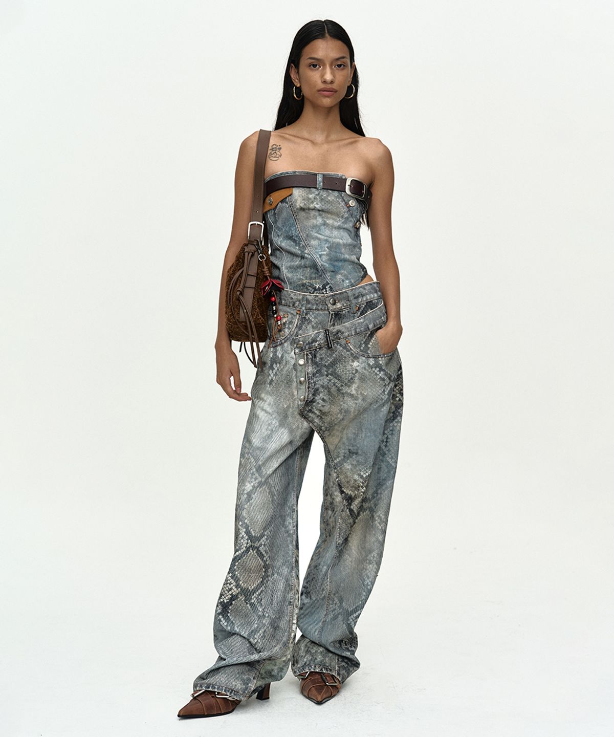앤더슨벨(ADSB ANDERSSON BELL) PYTHON FADE DENIM PRINTED TWIST BUSTIER atb1492w(BLUE)