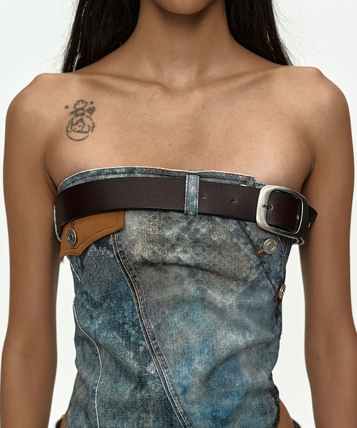 앤더슨벨(ADSB ANDERSSON BELL) PYTHON FADE DENIM PRINTED TWIST BUSTIER atb1492w(BLUE)