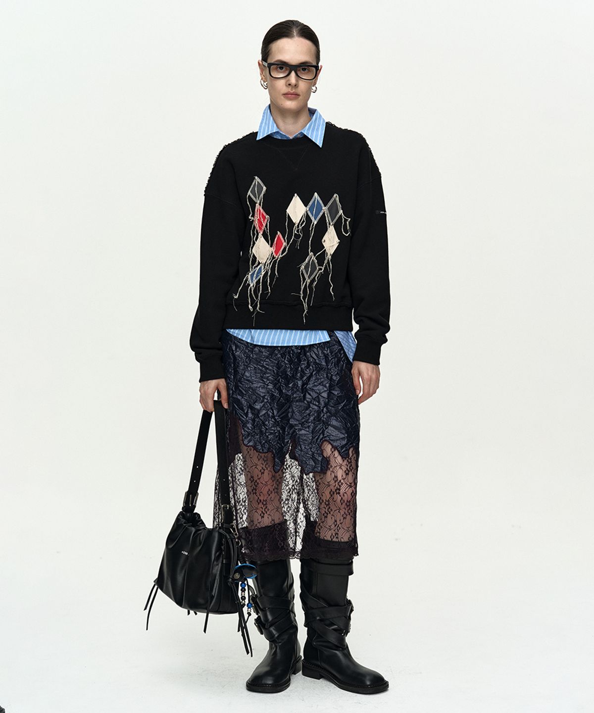 앤더슨벨(ADSB ANDERSSON BELL) (ESSENTIAL) STUDDED ARGYLE PATCHWORK SWEATSHIRT atb1479w(BLACK)