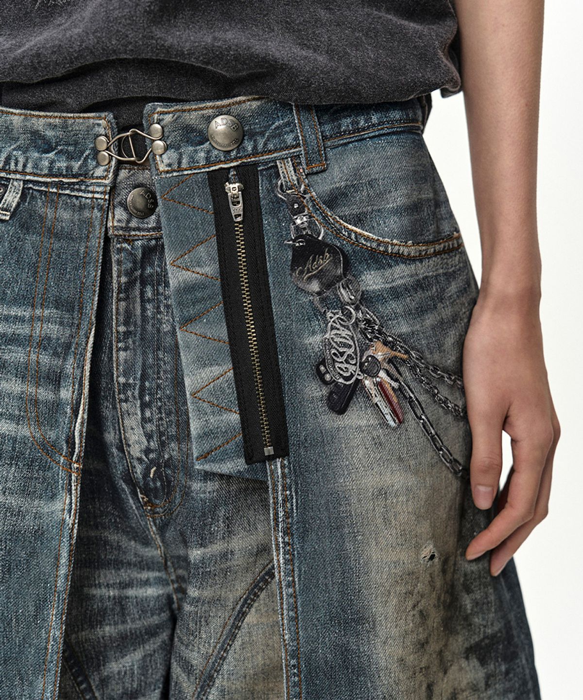 앤더슨벨(ADSB ANDERSSON BELL) DENIM TROMPE-LOEIL GRAPHIC WRAP SKIRT apa918w(MID BLUE)