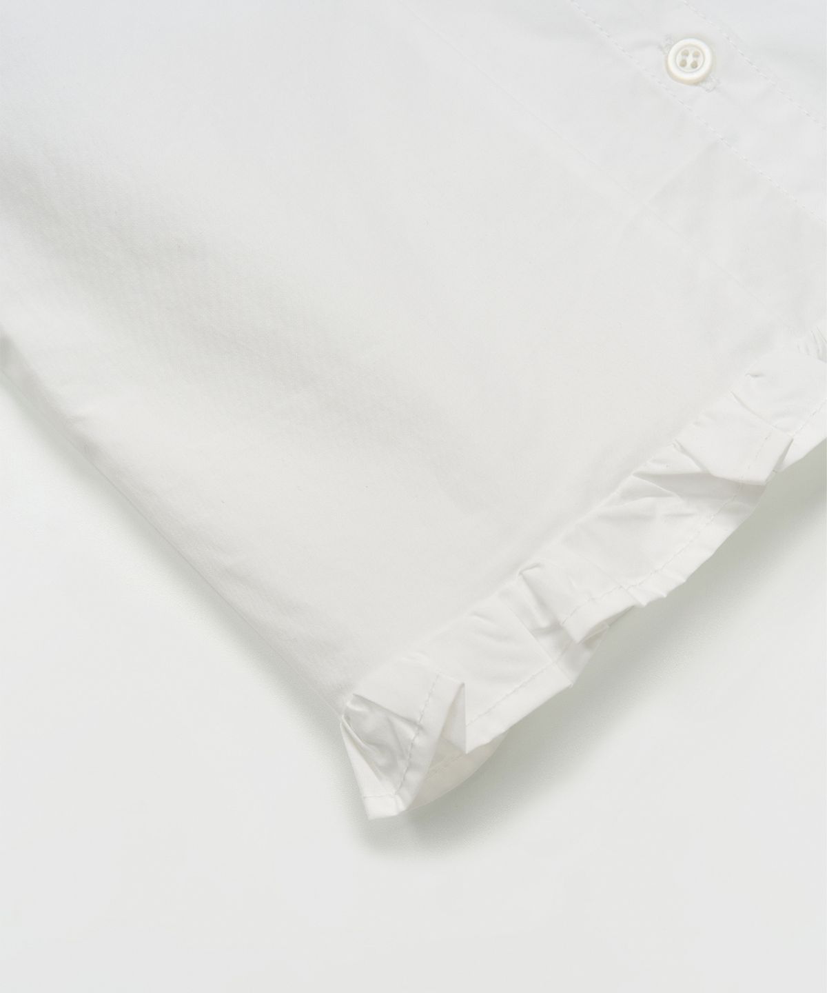 토피 우먼(TOFFEE WOMEN) W 커브드 버튼 프릴 셔츠 (WHITE)