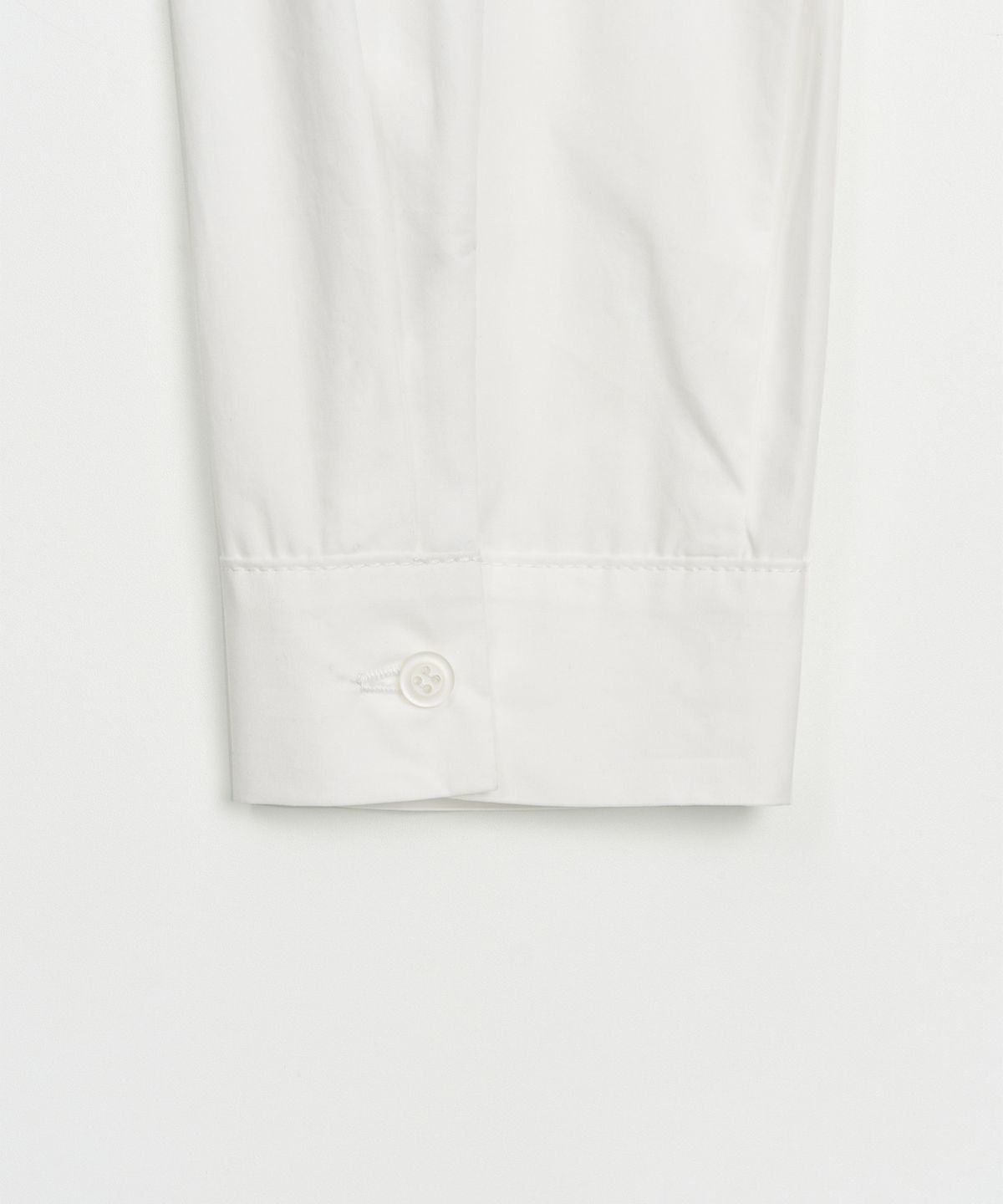 토피 우먼(TOFFEE WOMEN) W 커브드 버튼 프릴 셔츠 (WHITE)