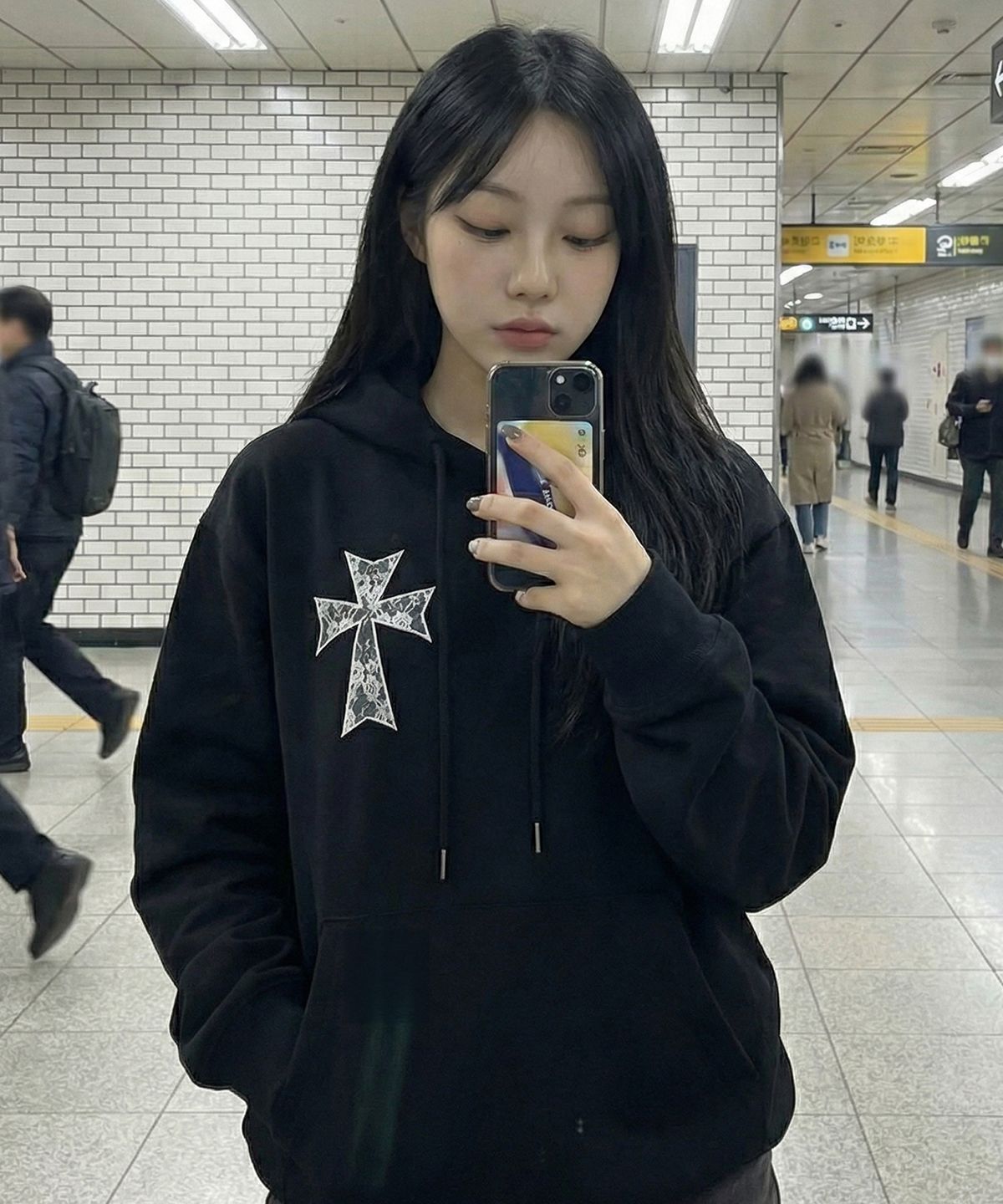 그레이버(GRAVER) [UNISEX]DOT CROSS_LACE 후드티_BLACK