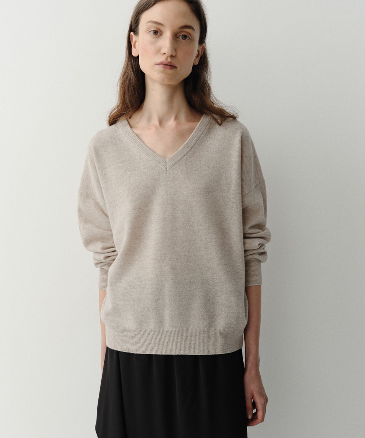 이아(EAAH) RODE CASHMERE V NECK PULLOVER (OATMEAL)