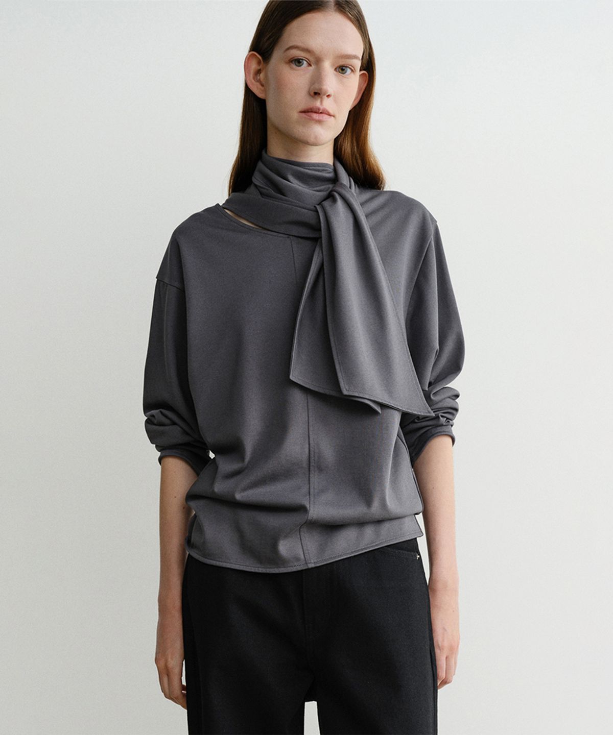 이아(EAAH) LANE TIE BLOUSE (CHARCOAL)
