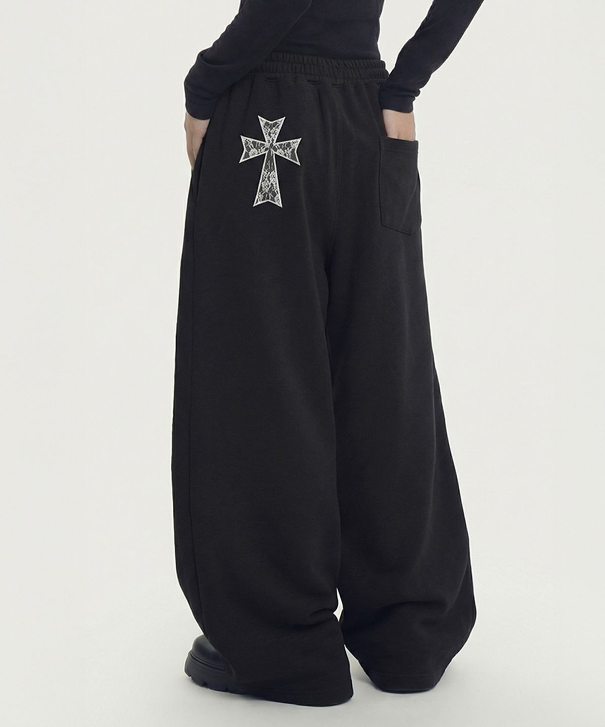 그레이버(GRAVER) [UNISEX]DOT CROSS_LACE 트레이닝 와이드 팬츠_2color