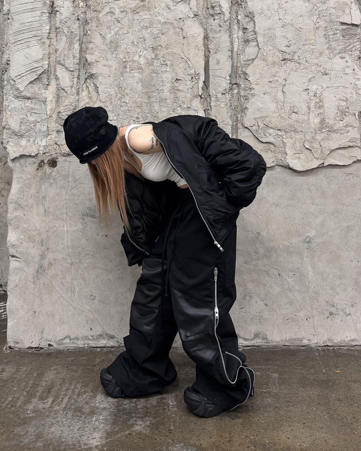 로어링라드(ROARINGRAD) W.카본 코팅 사이드 지퍼 팬츠 블랙