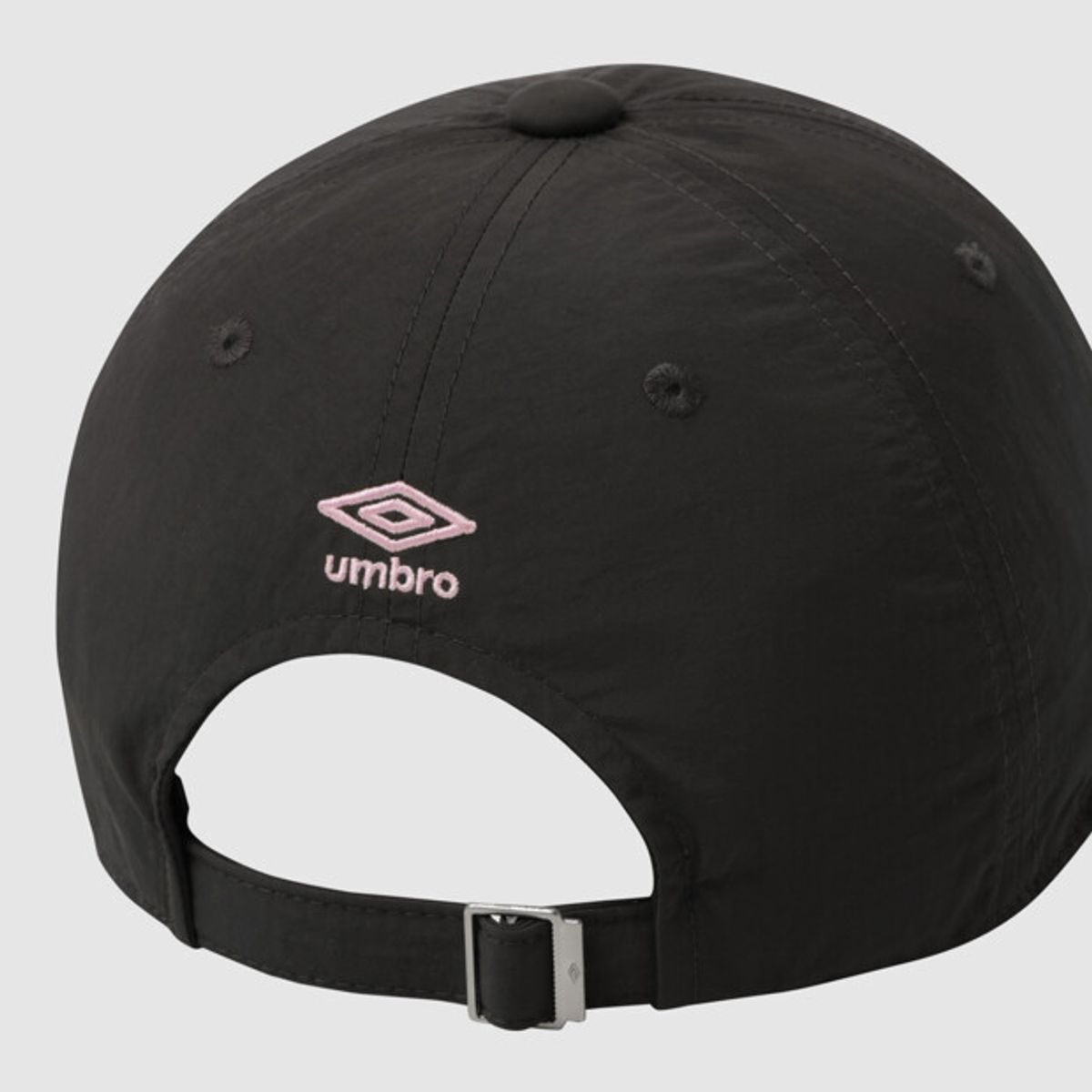 엄브로(UMBRO) 라운드 그래픽 볼캡 차콜 UR122CCP22