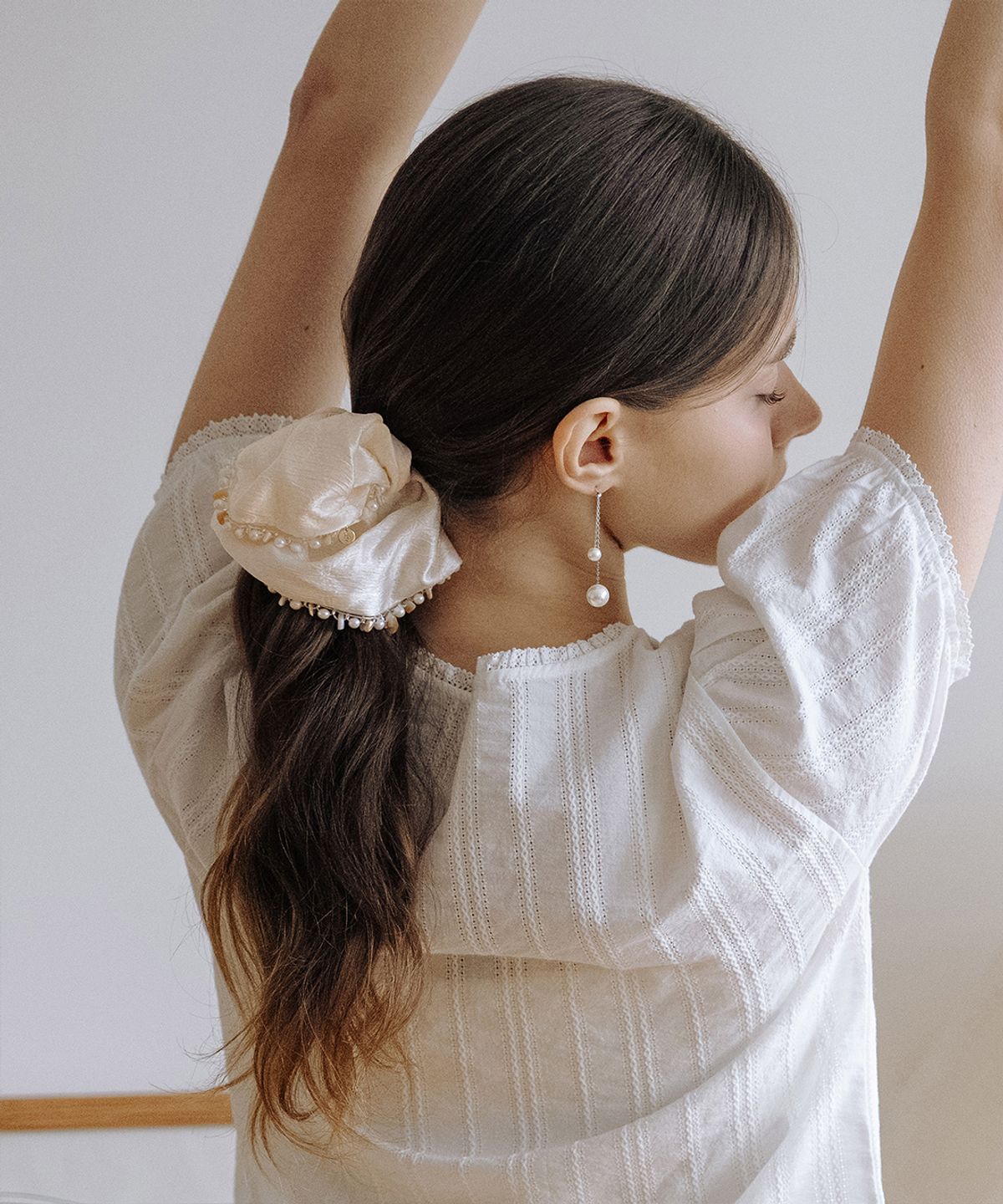 하스(HAS) HML001 Satin Droplet Pearl Scrunchie
