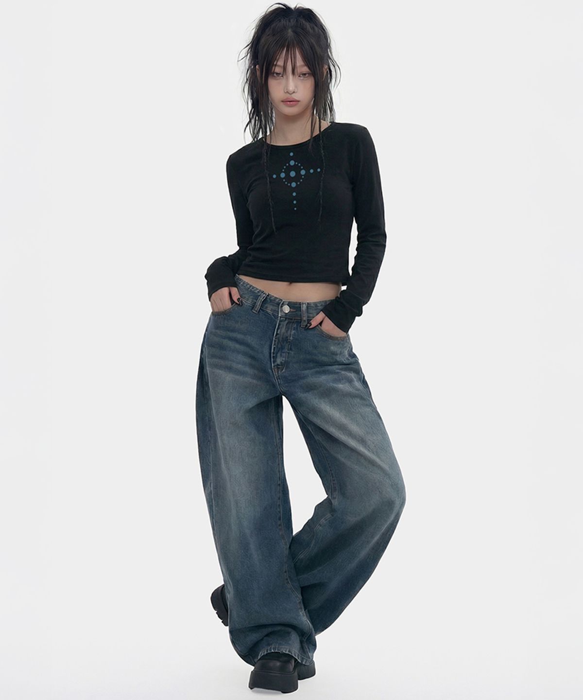 그레이버(GRAVER) [WOMAN]LINE DOTS U넥 롱슬리브_2color