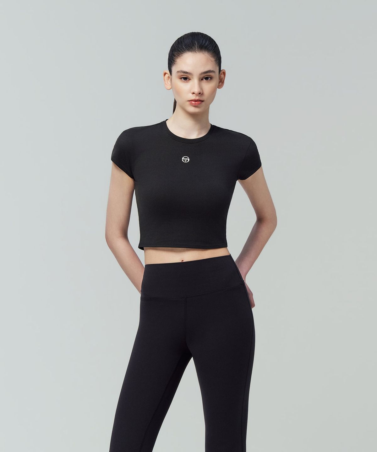 세르지오 타키니(SERGIO TACCHINI) W 크롭 소프트 슬림 티셔츠 (Black)