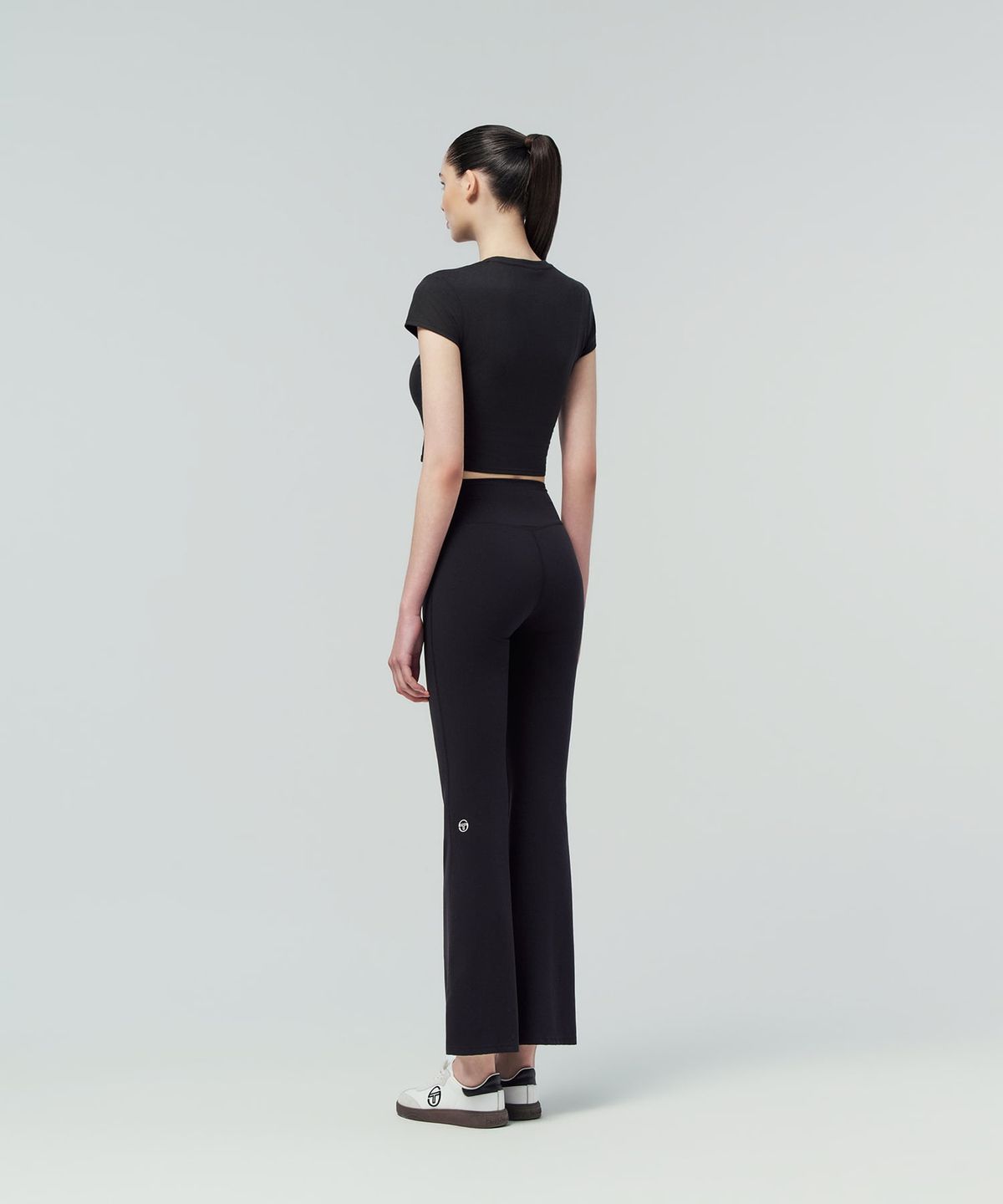 세르지오 타키니(SERGIO TACCHINI) W 크롭 소프트 슬림 티셔츠 (Black)