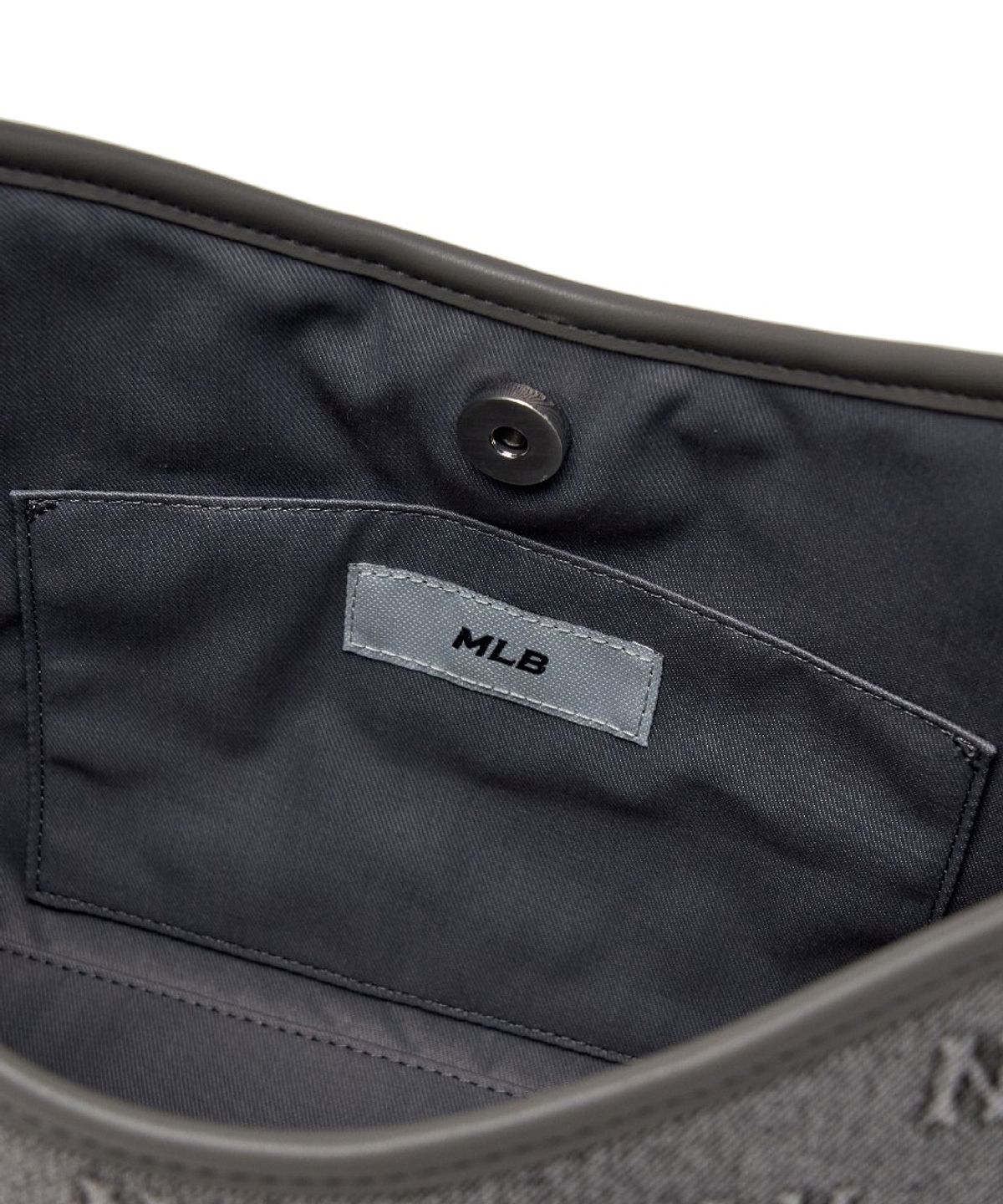 엠엘비(MLB) 클래식 모노그램 데님 엠보 버킷백 NY (L.Charcoal Grey)