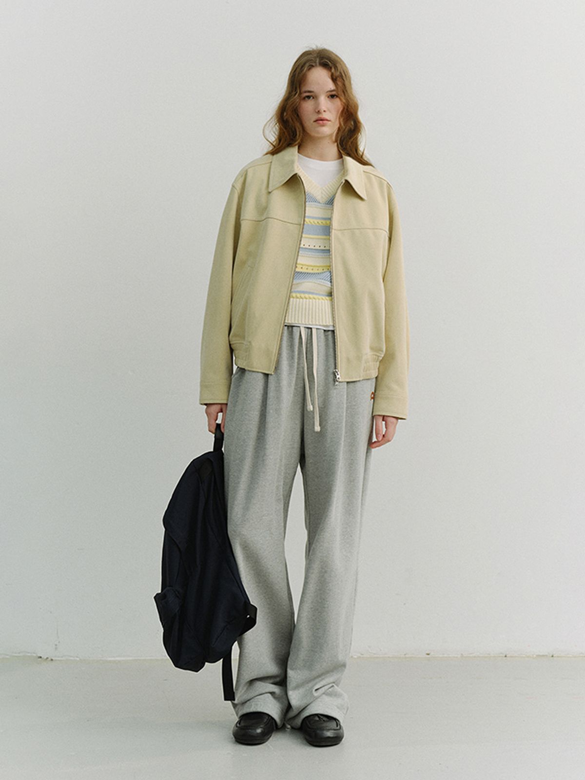 던스트(DUNST) UNISEX LEATHER LOGO WIDE SWEAT PANTS_UDPA6A102_MELANGE GREY