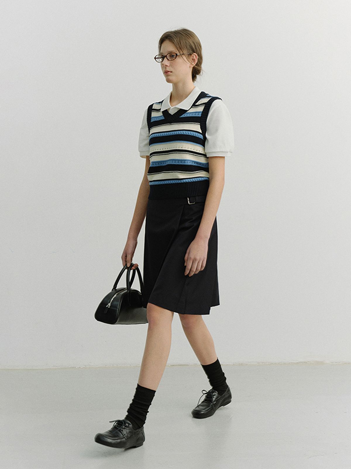 던스트(DUNST) UNISEX CRAFTED STRIPED KNIT VEST_UDSW6B123_NAVY / CREAM
