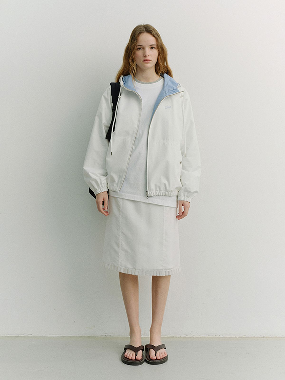 던스트(DUNST) UNISEX LOGO WINDBREAKER_UDJU6A113_WHITE / SOFT BLUE