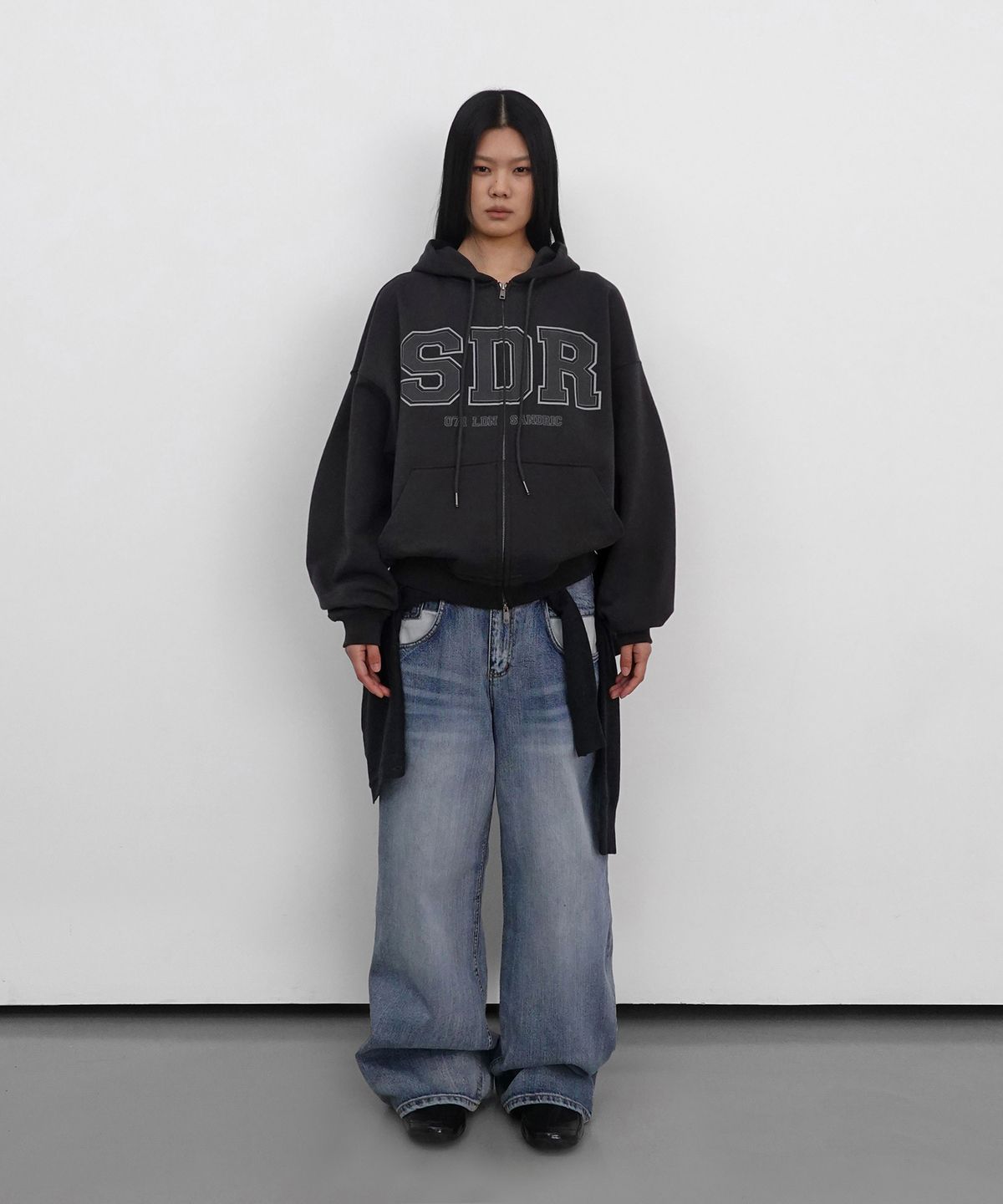 샌드릭(SANDRIC) Overfit Logo Hood Zip-up_Charcoal