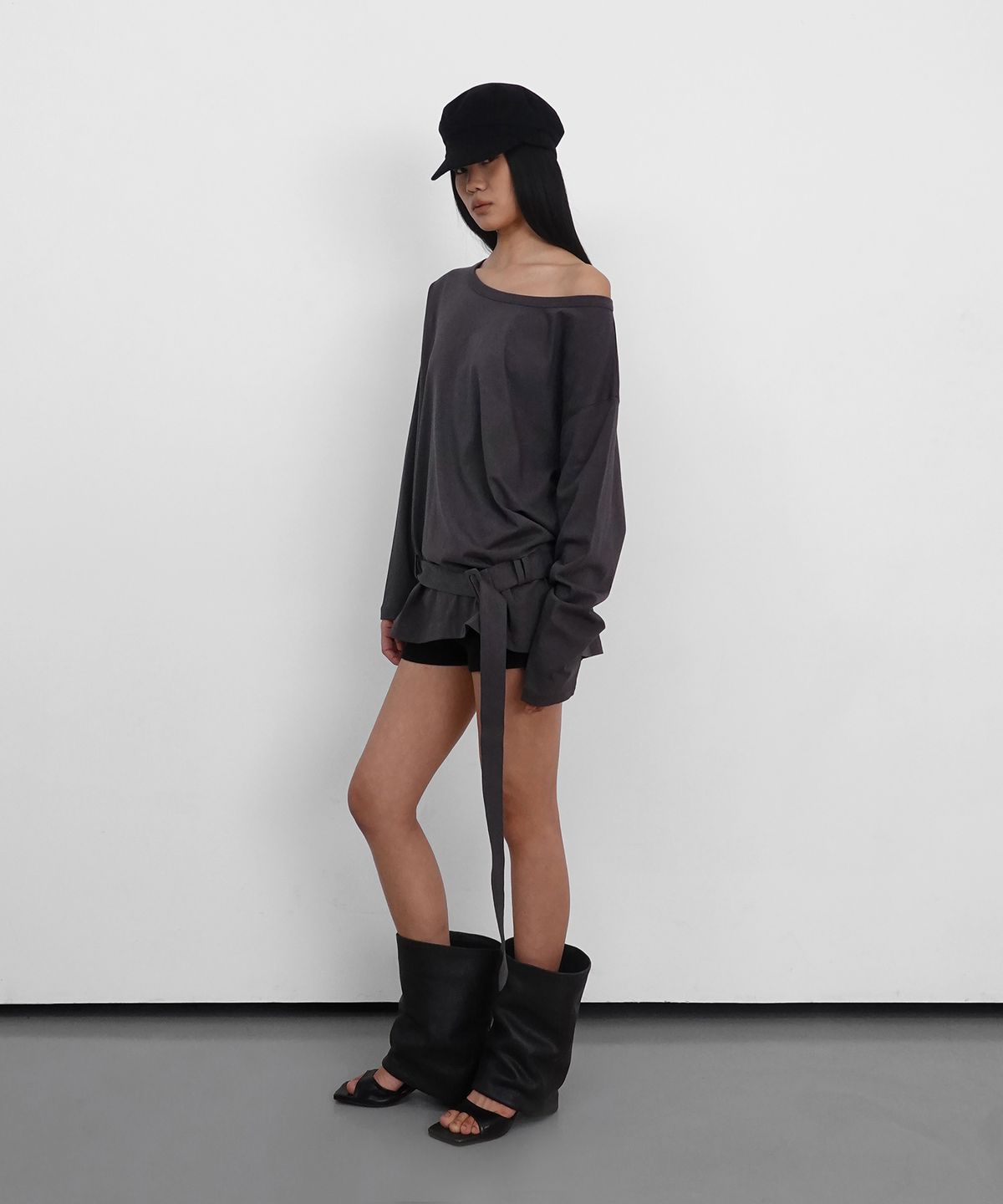 샌드릭(SANDRIC) One Shoulder Belt T_Charcoal